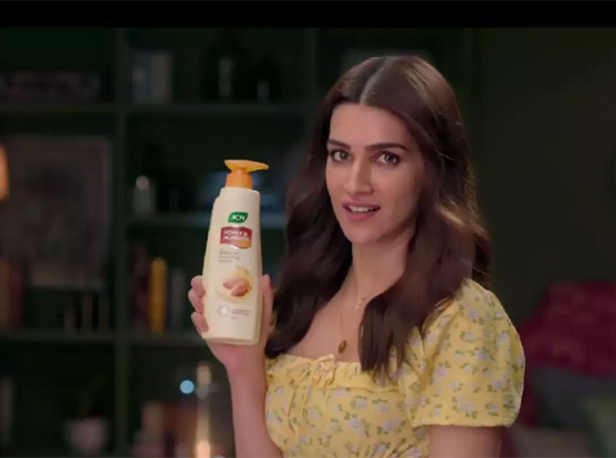 Kriti Sanon and Mimi Chakraborty star in the Joy Personal Care advertisement