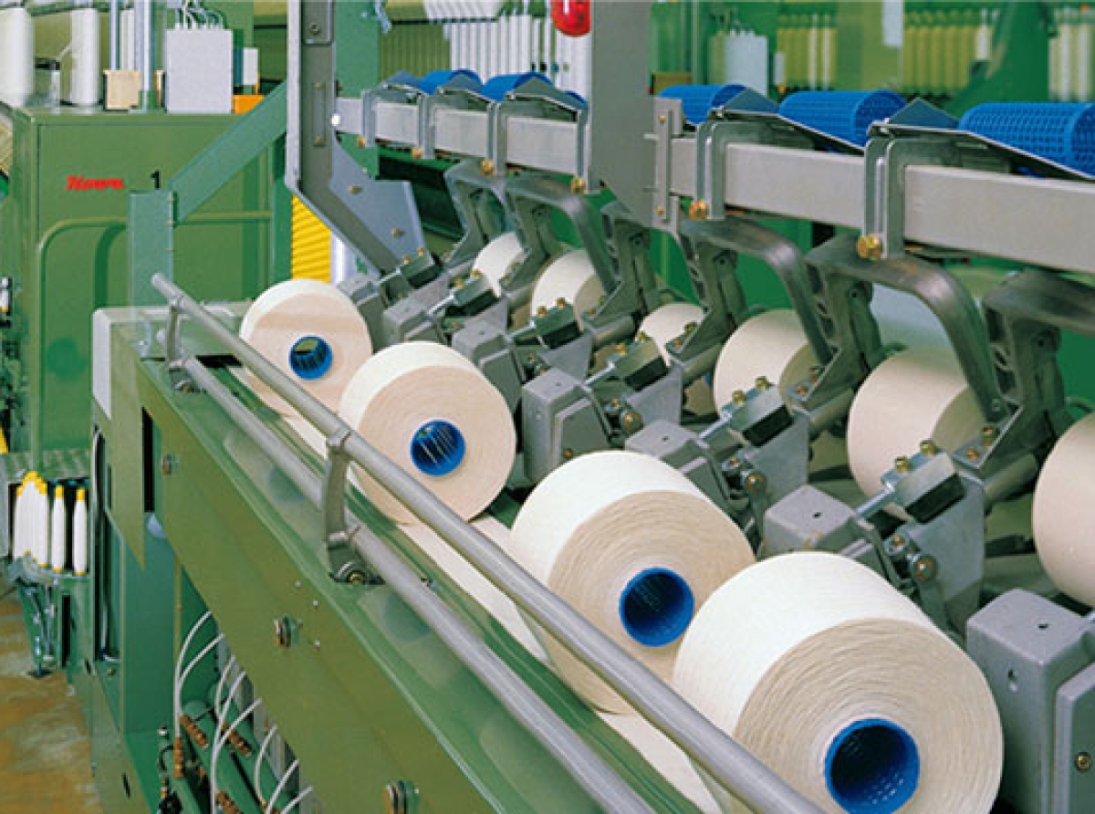 Обработка хлопка. Конвейерная лента .104 в текстильной промышленности. Текстильная промышленность. Текстильное производство. Текстильная промышленность ткани.