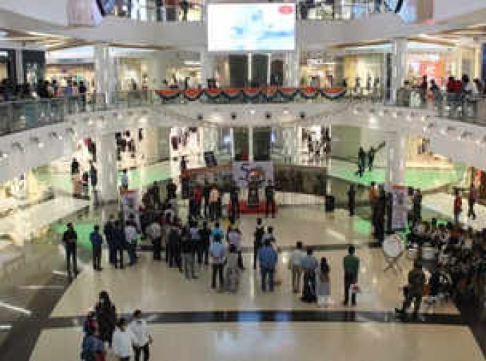 Shoppers Footfalls down in past three days as Omicron wave hits